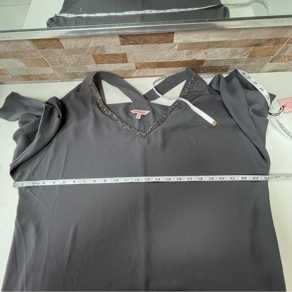 Juicy COUTURE Gray NWT V-Neck Top with Cut outs and Rhinestones Sz L - Picture 16 of 16
